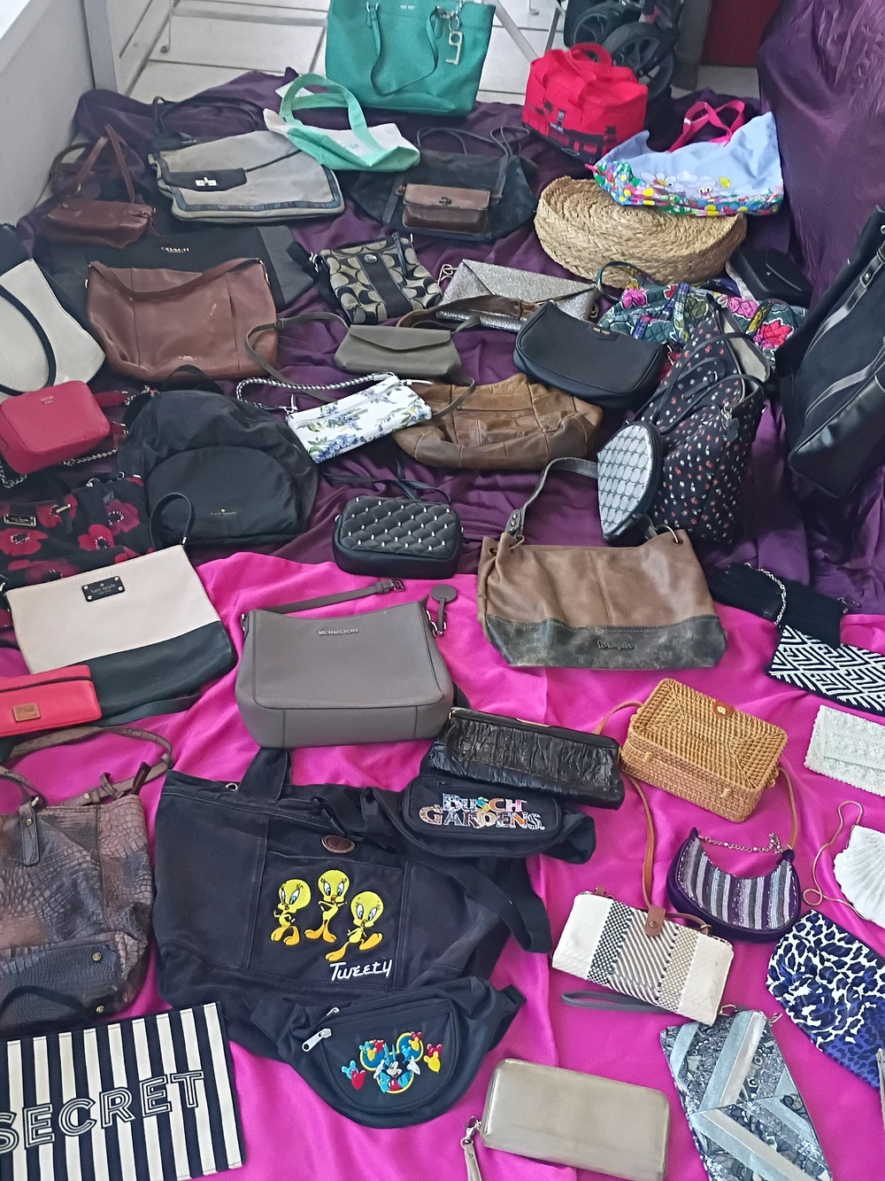 Purses 🩷❤️🖤🩵🧡 - Picture 15 of 15
